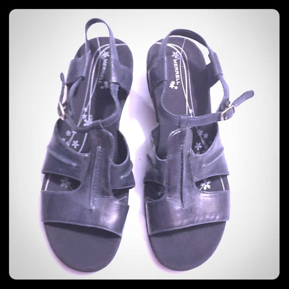 Merrell women’s Navy leather sandals